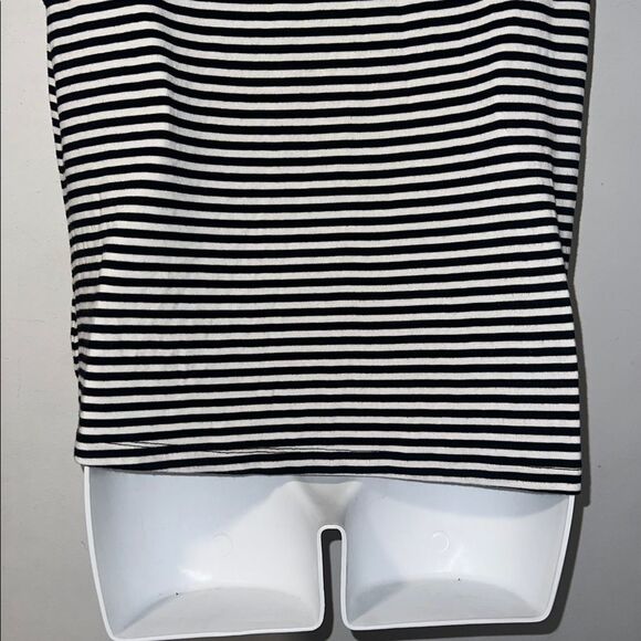 EVEREVE Laney Black + White Striped Structured Padded Shoulder Sleeveless Top-M - Picture 7 of 10